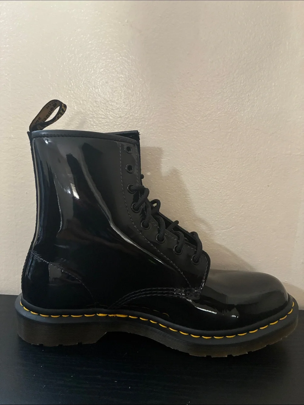 Dr. Martens 1460 patent leather 8-eye boots in black size 10L